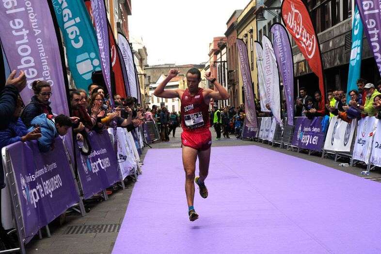 Saúl Castro, en el momento de coronarse campeón (Foto TA)